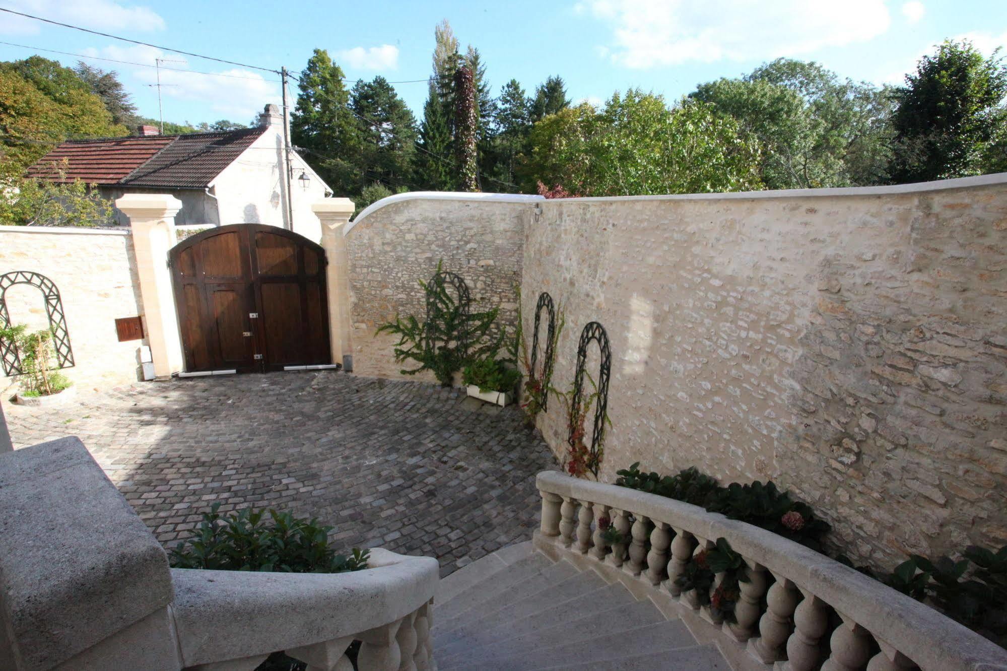 Saint Graal Chamant Exterior photo