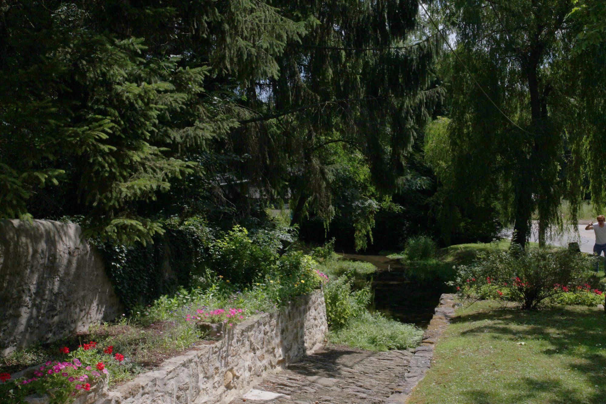 Saint Graal Chamant Exterior photo